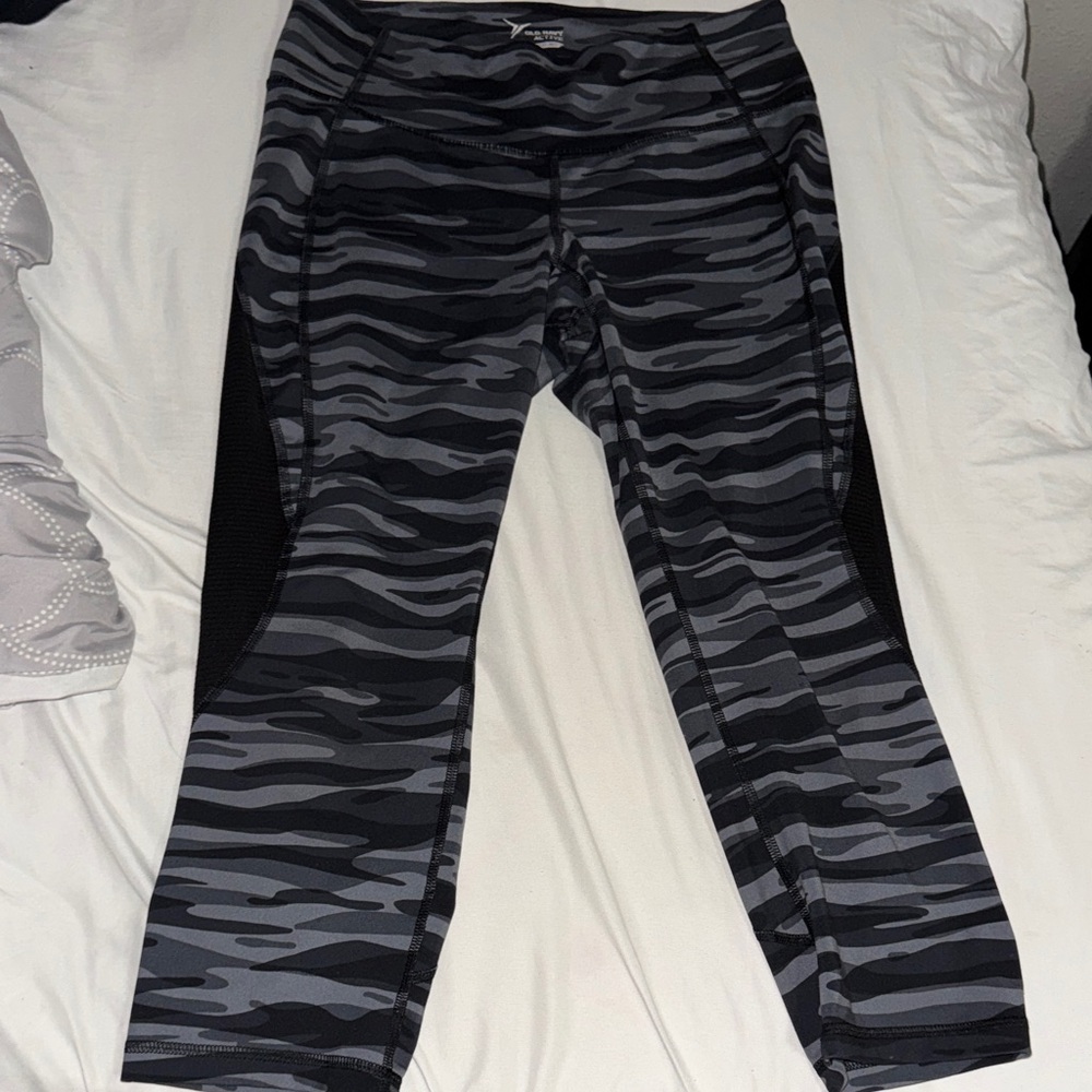 Gray Camouflage Leggings(M)-9$-(OldNavy)-Capris